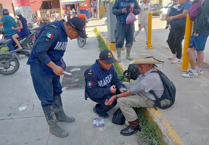 ANCIANO SE DESMAYA EN LA AV. JUÁREZ