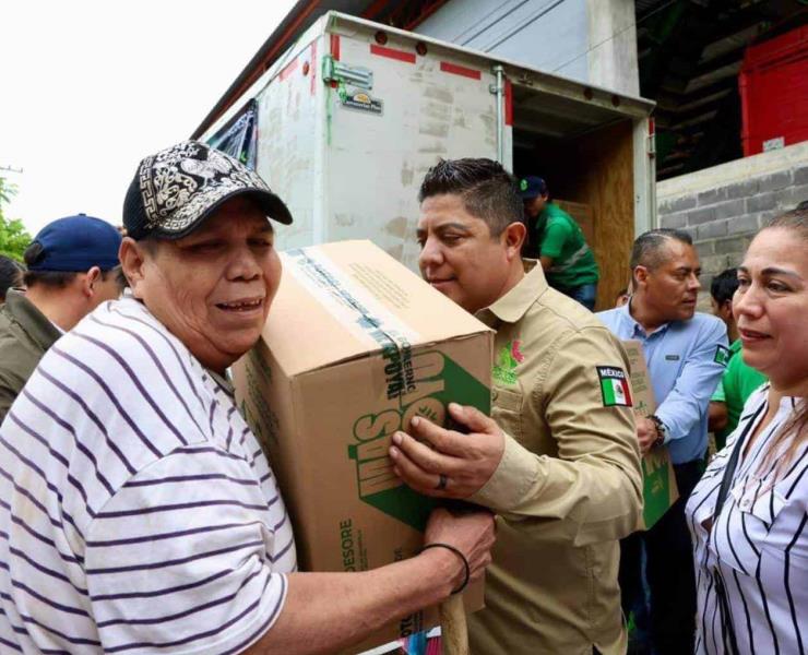 Gallardo respalda a los damnificados     
 Gallardo respalda a los damnificados