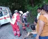 Dama lesionada en fuerte caída    