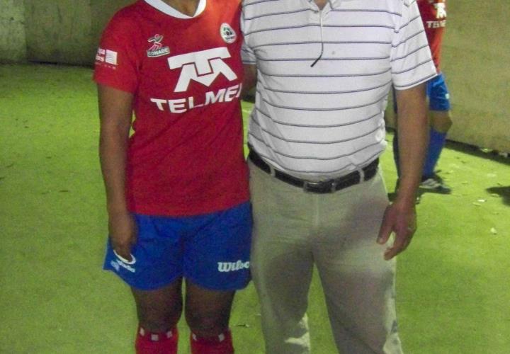 Las Florecitas bicampeonas hace 15 años en estadio Sol