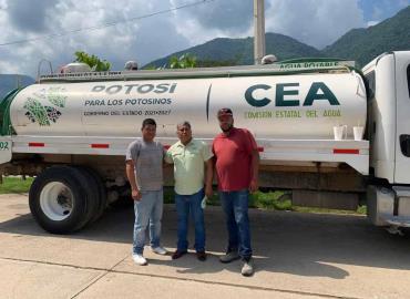 Envían pipa de agua a colonias de Matlapa