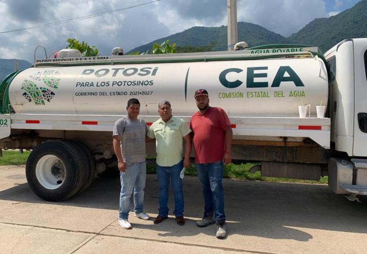 Envían pipa de agua a colonias de Matlapa