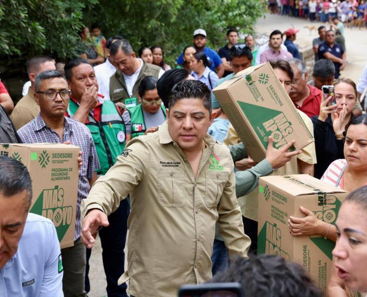 Encabeza el gobernador entrega de apoyos a familias afectadas

