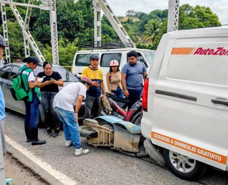 Choque múltiple en pleno puente   
