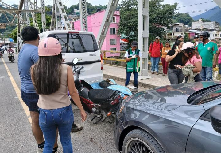Mujer herida en carambola