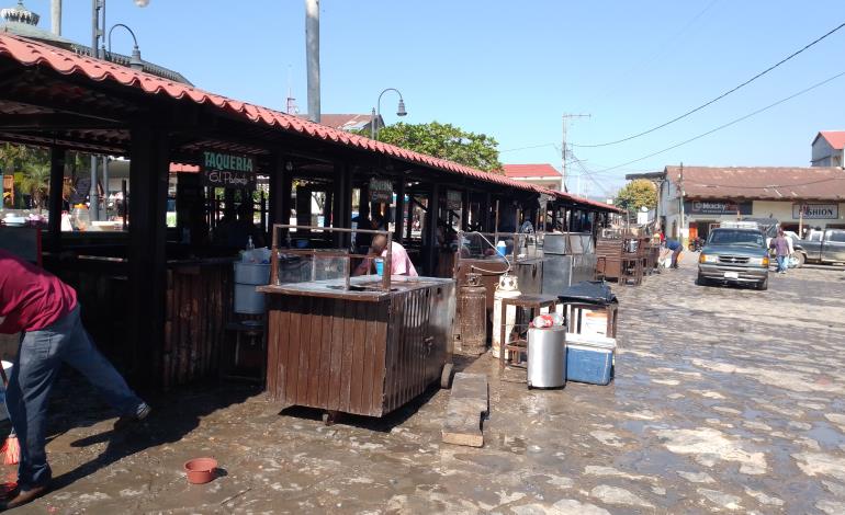 Negocios de comidas se preparan para festividades
