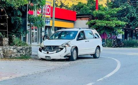 Camión impactó a vehículo