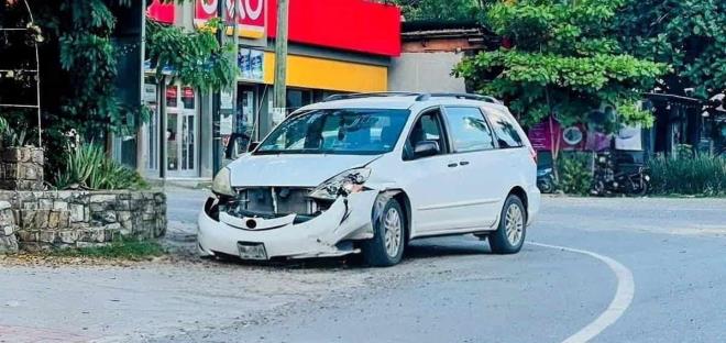 Camión impactó a vehículo