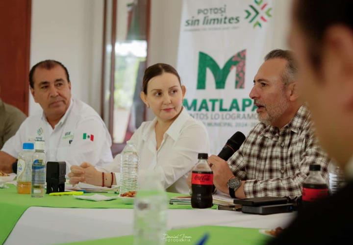 Constata Mario Delgado daños en escuelas de Matlapa