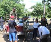 Continúa dando apoyos a familias damnificadas