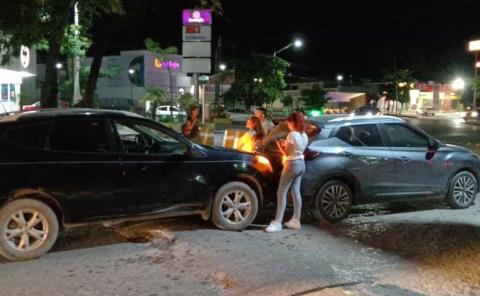 Impactaron vehículos en la Glorieta Hidalgo    
