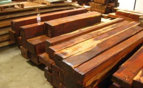 Venden madera sin permisos 

