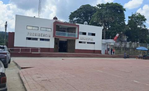 Hundido y sin paga, así Tampacán