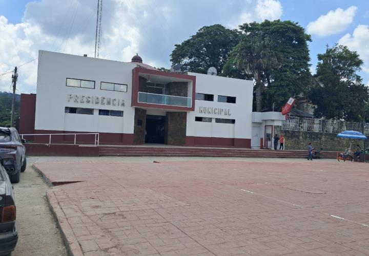 Hundido y sin paga, así Tampacán