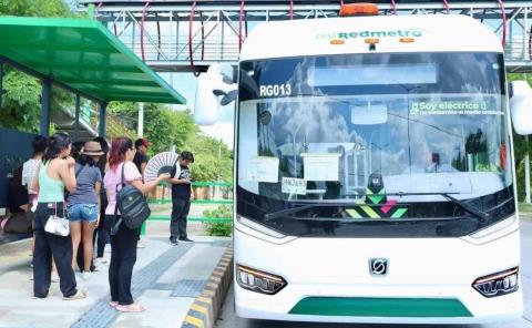Varios Jóvenes dañaron unidades de "RedMetro"
