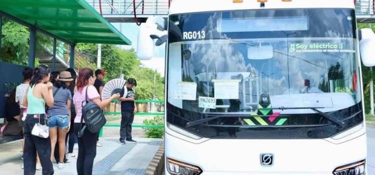 Varios Jóvenes dañaron unidades de "RedMetro" Varios Jóvenes dañaron unidades de "RedMetro"