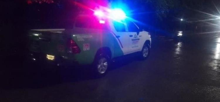 JOVEN SE ARROJÓ A LA CORRIENTE JOVEN SE ARROJÓ A LA CORRIENTE