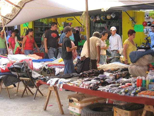 Ambulantes pedirán salirse a calles principales 