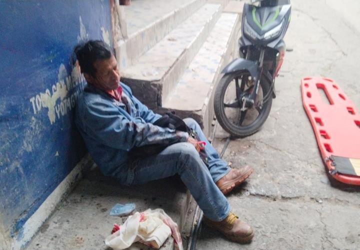 PROFESOR LESIONADO AL SUFRIR CAIDA