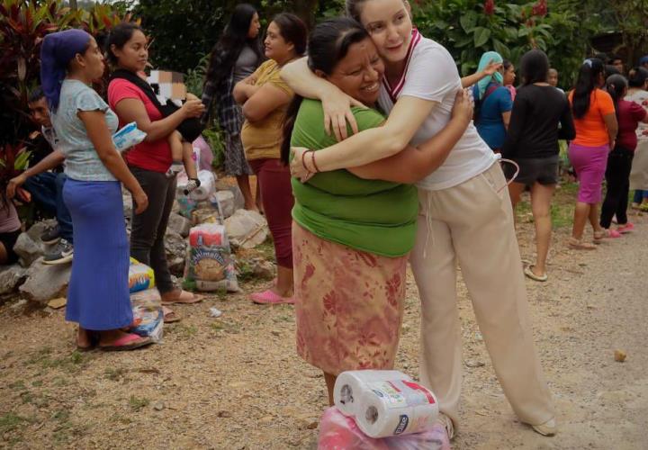 Apoyo sin descanso: Marichuy recorre comunidades damnificadas