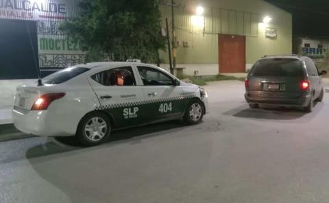Colisionó un taxi contra camioneta    

