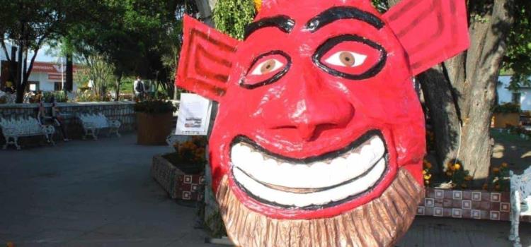 Alistan concurso de máscaras gigantes Alistan concurso de máscaras gigantes