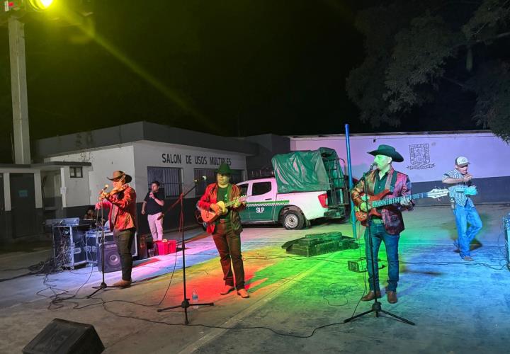 Festejan vecinos aniversario de la colonia 12 de Octubre