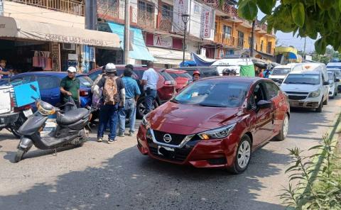Vehículo impacta a motociclista