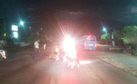 Hombre herido al derrapar moto       
 Hombre herido al derrapar moto
