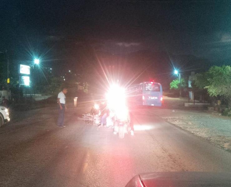 Hombre herido al derrapar moto       
 Hombre herido al derrapar moto