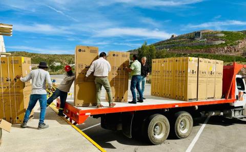 Donan refrigeradores para los damnificados Donan refrigeradores para los damnificados